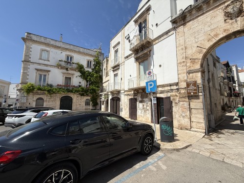 P  R  E  Z  Z  O       R  I  B  A  S  S  A  T  O  -  Centrale e Visibile Locale con 5 Ingressi